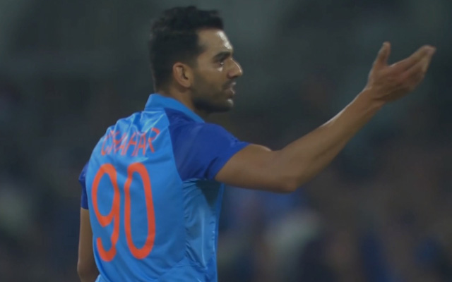 Deepak Chahar noticed abusing Mohammed Siraj for stepping on boundary line whilst taking a catch